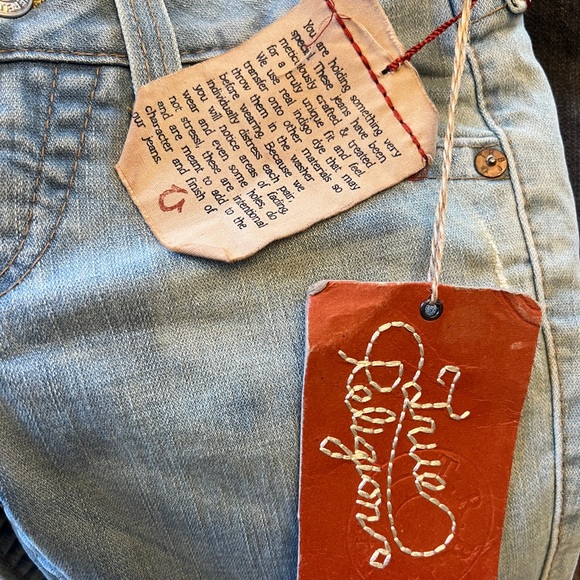 Women’s TRUE RELIGION Jeans - Picture 4 of 4